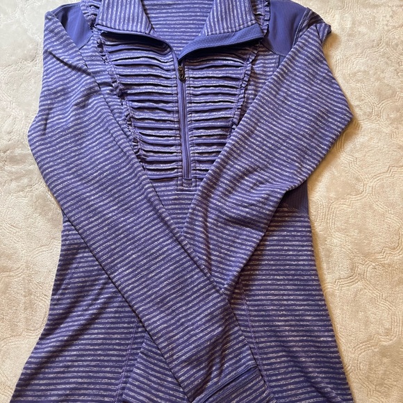 LULULEMON ATHLETICA HALF ZIPPER SIZE 4 ( small).came with the bag!!! - Picture 8 of 9